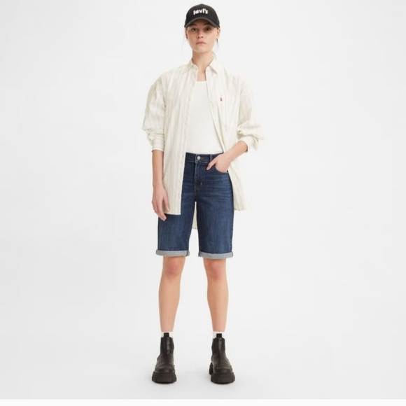 LEVI'S CLASSIC BERMUDA SHORTS SIZE 29 - Picture 1 of 9